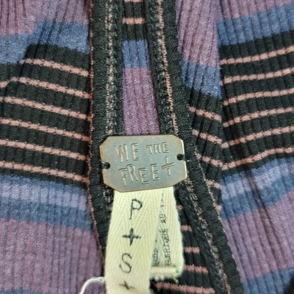 We The Free Purple Striped T-Back Tank, V-Neck, Split Hem, Like New, size Small - Picture 4 of 6